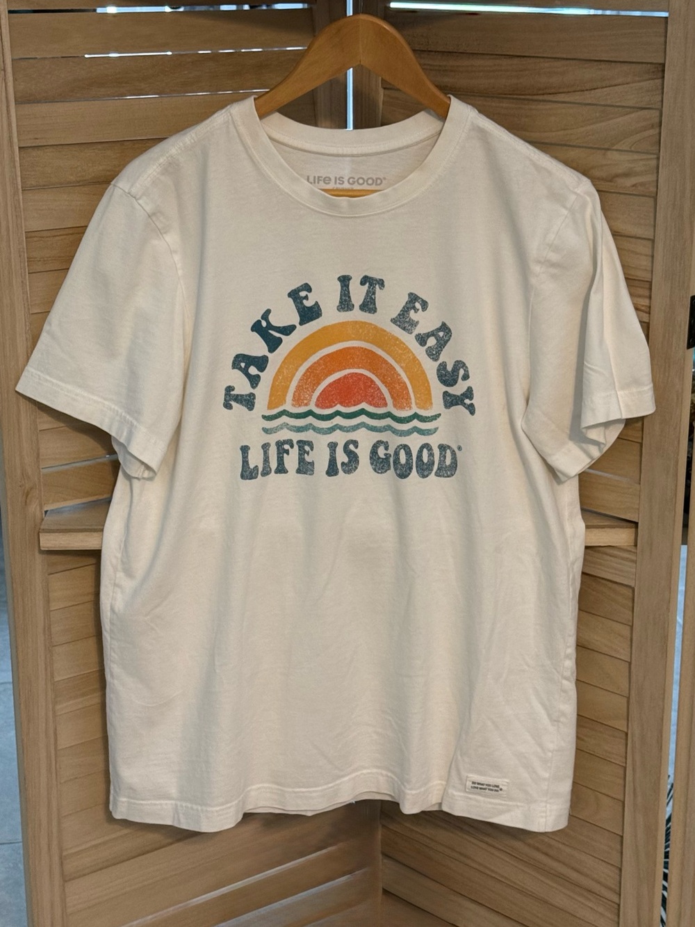 Life Is Good Take It Easy Rainbow Graphic T-Shirt Men’s Medium Cream 100% Cotton